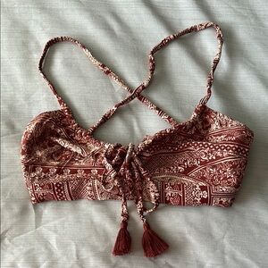 EUC H&M Patterned Red & Cream Tie Back Bikini Top With Tie Keyhole Design  🌙